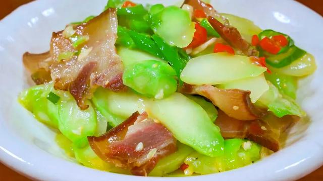 4月吃这道菜最刮油,2块钱一斤助消化还排毒,每天一盘减掉大肚腩