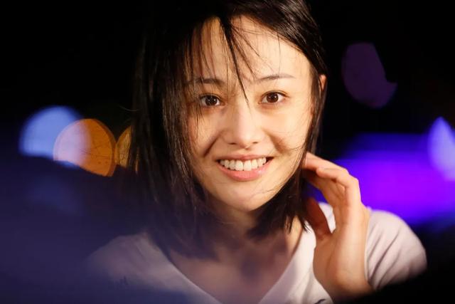 郑爽近照曝光疑整容!嘴巴歪了,工作室发文回应不欠任何人