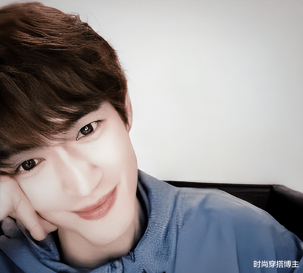 36岁林更新吃烧烤被偶遇,杀马特头抢镜,网友:网恋和奔现的区别