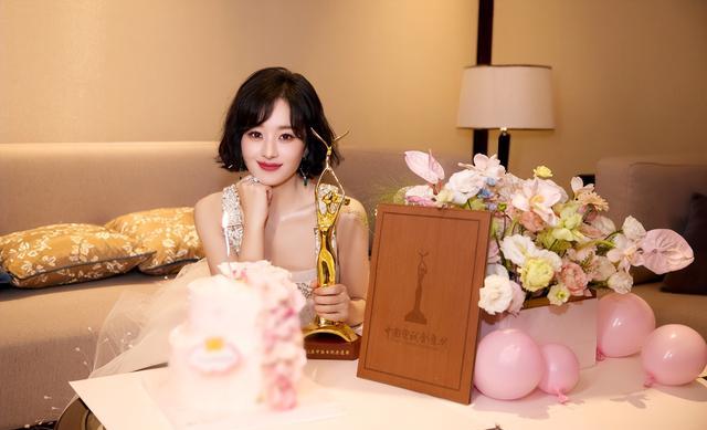 陈妍希父亲去世,葬礼上不见陈晓,网友直呼,就算离婚了也得去吧