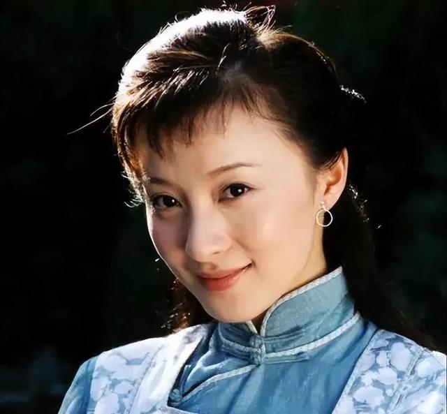 演员徐露：曾经嫌丈夫长得丑，婚后拒绝生子，今19岁女儿貌美如花