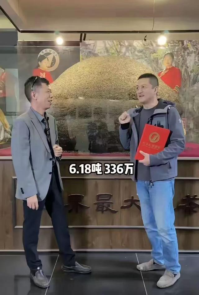 笑不活了,李亚鹏也来卖酒了,我已笑死在李亚鹏的评论区里