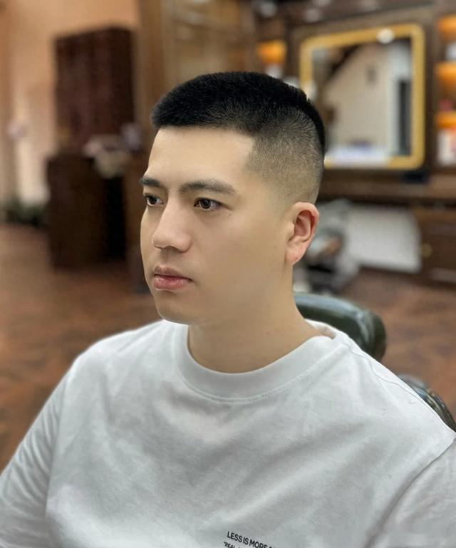 夏季男生“短发”怎么剪才帅气?试试这3款,清爽干净又好看!