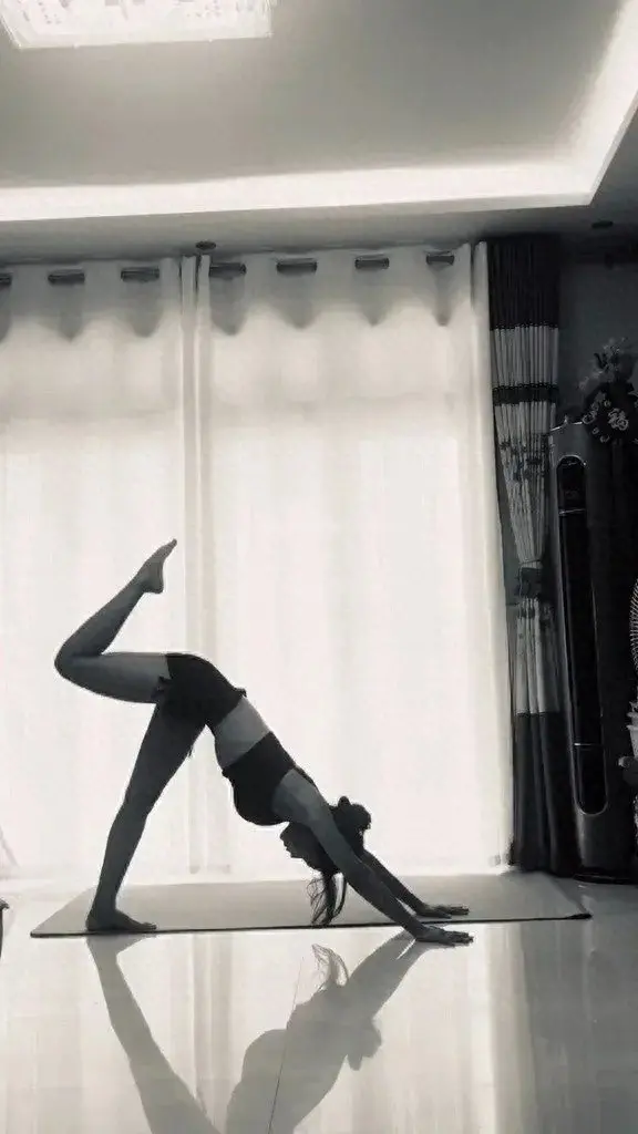 老公让老婆练瑜伽的背后心思