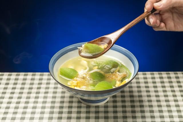 饭前喝碗汤，帮助减肥？不是所有的汤都能喝，喝错了可能反而肥胖