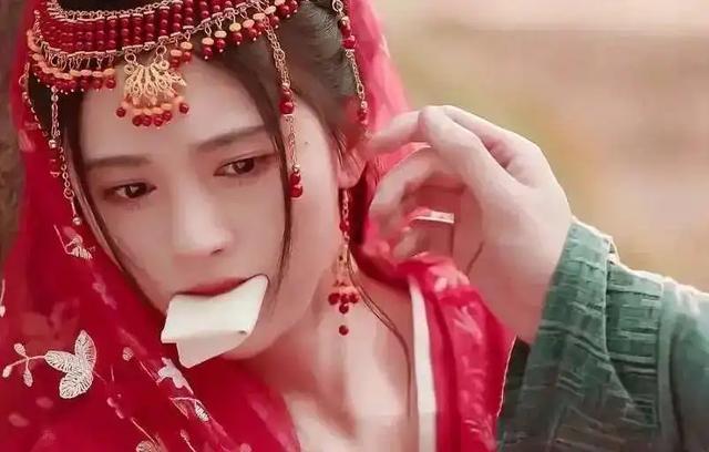 生殖崇拜、颜值至上、恶趣味,正在成为内娱追星文化里的“毒瘤”