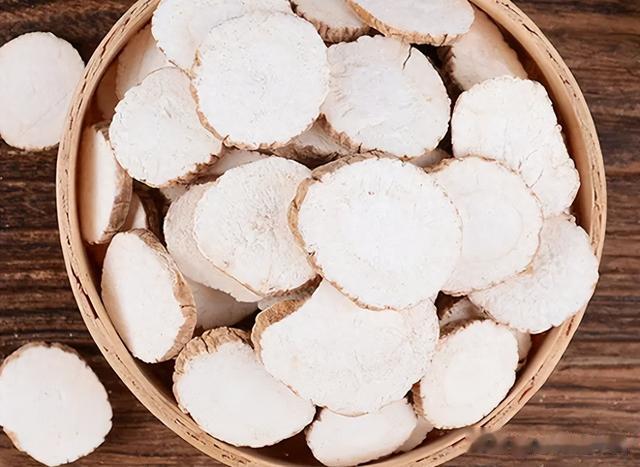 鸡肉发腥,那是调料没放对,炖鸡肉放入这几个香料,鸡肉软烂不腥