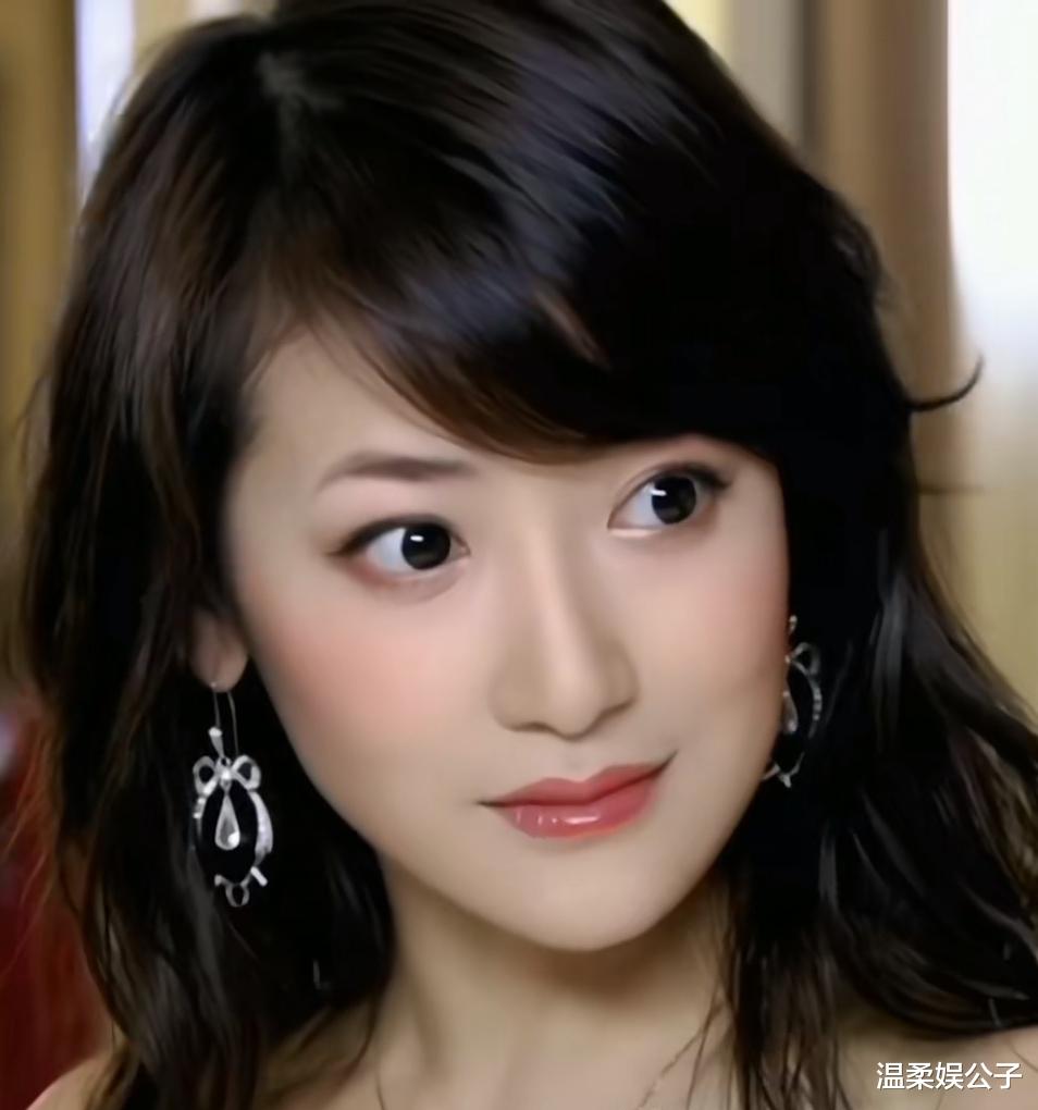 看了刘亦菲和大12岁陈紫函的6张同框照,我悟了:美人是需要营销