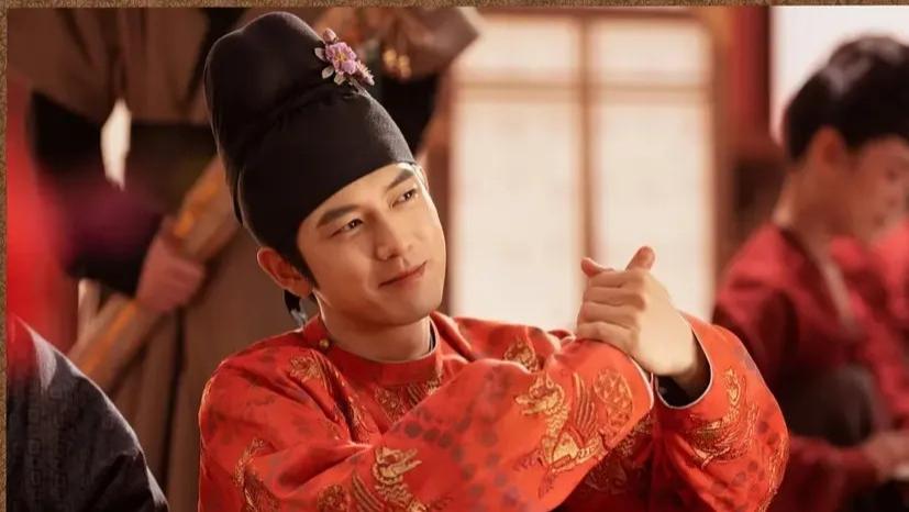 杨紫太拼了！微博之夜穿新剧戏服和李现手牵手，纯元CP救得了《国色芳华》吗？