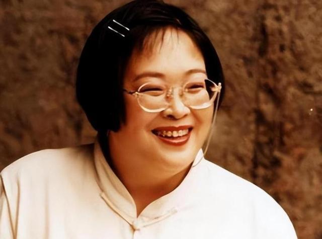 央视胖主持张越，如今鼻孔外翻身形暴瘦，离开央视后她经历了什么