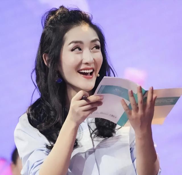 谢娜豪送6万6声称全场最高,缺席婚礼仍登热搜,陈乔恩公开锐评