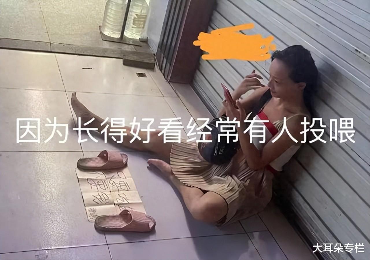 广西：女子常年不上班坐街边，因长得漂亮被路人投喂：又懒又馋！