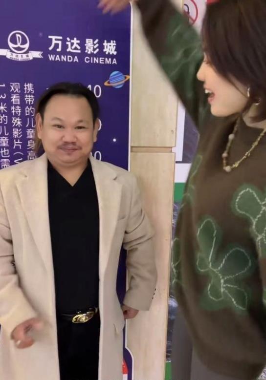 曝14米网红“香港陈总”被抓，搭档透露原因，发黑白照引发热议