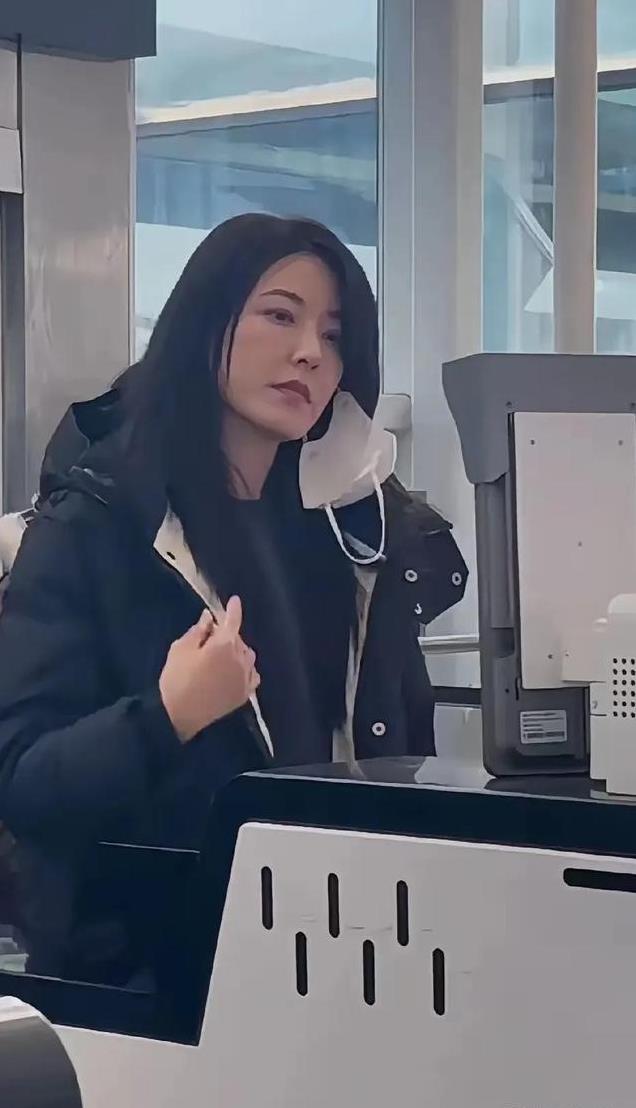 无滤镜现原形,热巴香肠嘴,高圆圆两层游泳圈,杨坤成行走的石像