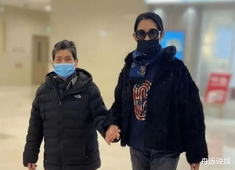 倪道香:倪萍妈妈,离婚后一直未嫁,73岁时飞海外照料外孙