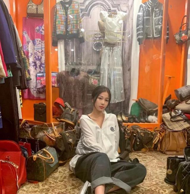 表面是艺人，实际是富二代的6位明星，混不下去就得继承上亿家产