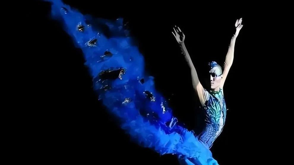 杨丽萍御用男舞伴跳楼自杀，知情人透露：从39楼跳下