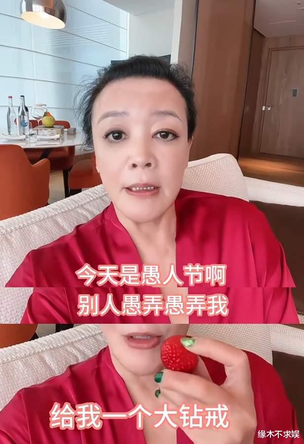 张兰出差坐公务舱，送儿媳香水又说没钱办婚礼，到底几分真心？