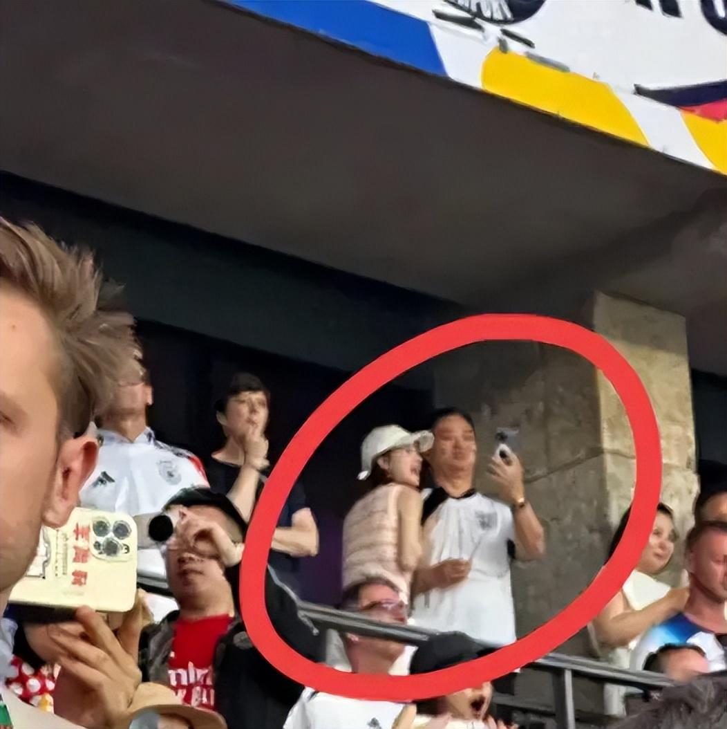 京东举办新春家宴,刘强东现身敬酒,章泽天一脸崇拜,甜蜜暴击