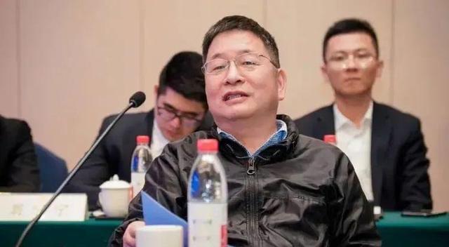 55歲中國芯片首富，豪捐200億：在老家建一所理工大學