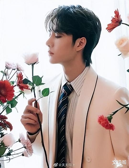 从唱跳爱豆到高颜值顶流男主演,细数王一博的星光点点