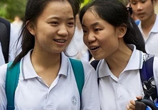 大学四年花费18万，毕业后月薪2800，农村女大学生直言：愧对父母