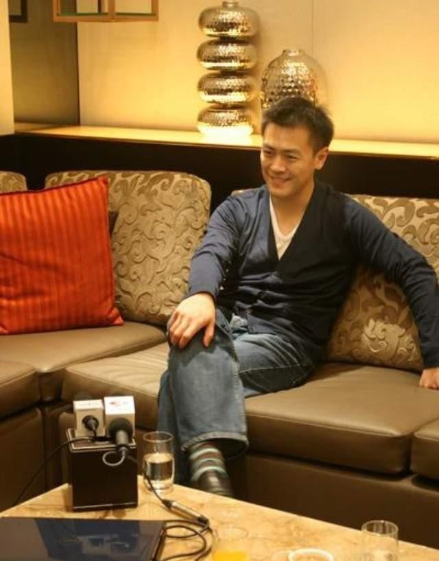 4年前,刘銮雄长子刘鸣炜,将财产转卖给甘比,如今才懂他的精明