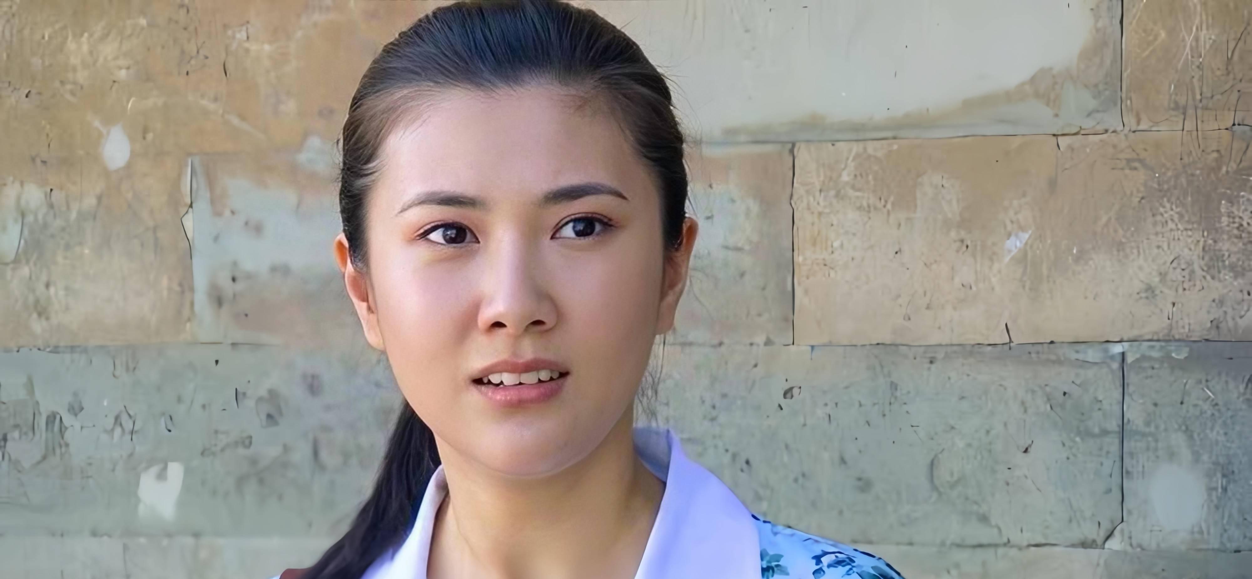 演员边潇潇:败坏印小天名声后,她嫁给导演,如今现状如何?