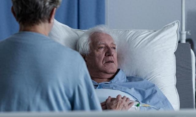 一天至少2次！59岁大伯癌症晚期，医生摇头:一把年纪还不知控制