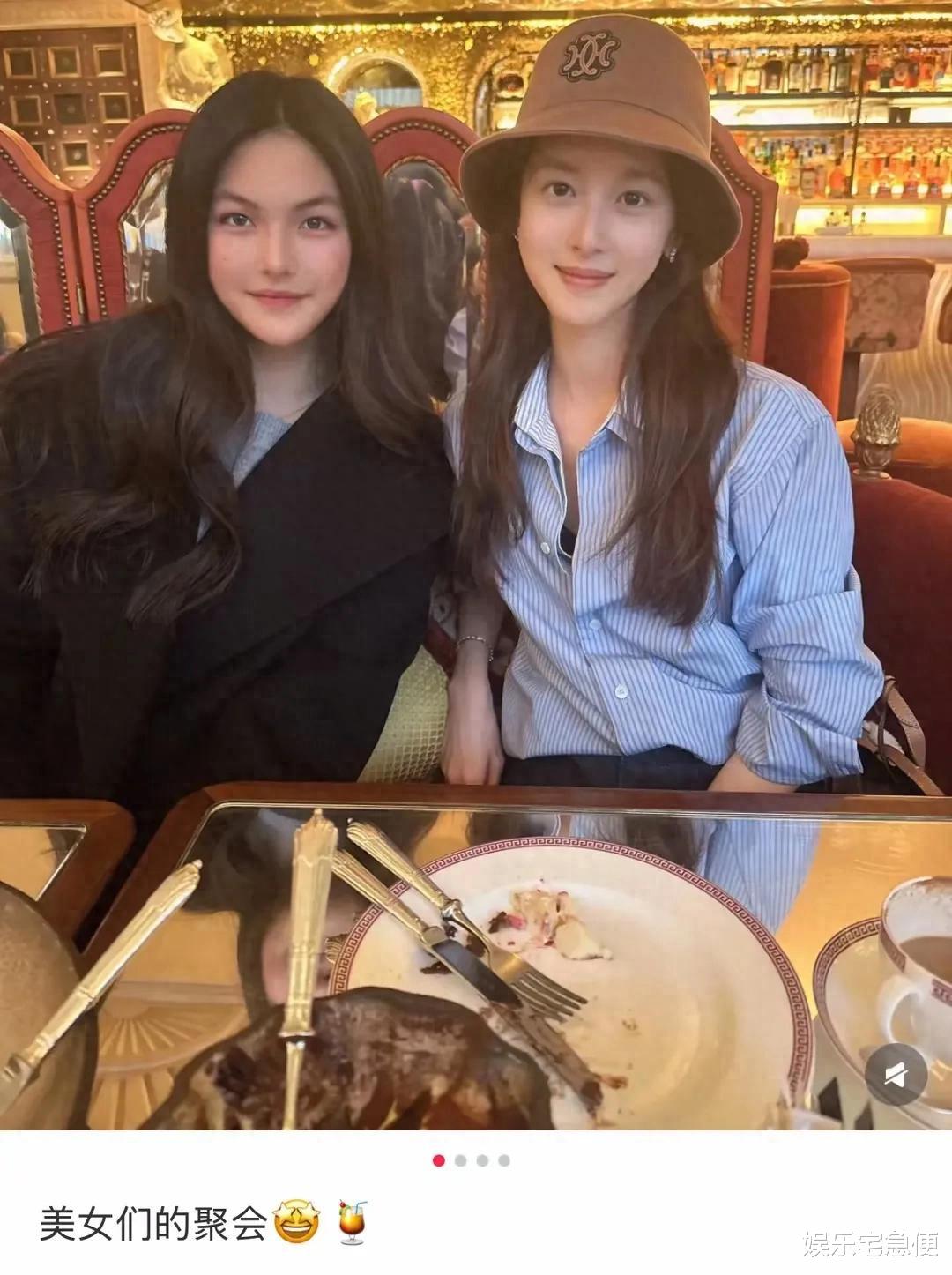 王诗龄和章泽天伦敦聚餐,一张美颜过度的照片,暴露李湘用力过猛