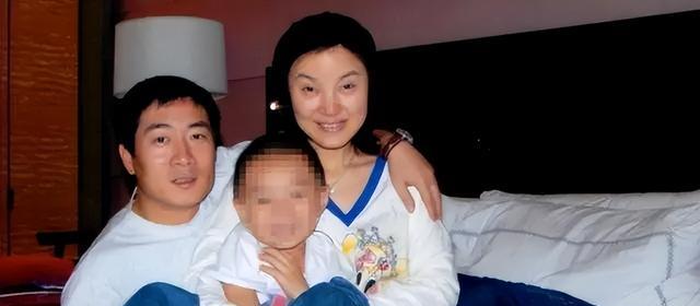 背叛丈夫跟医生相好,转移丈夫12亿,靠一首歌在春晚爆红的她真狠