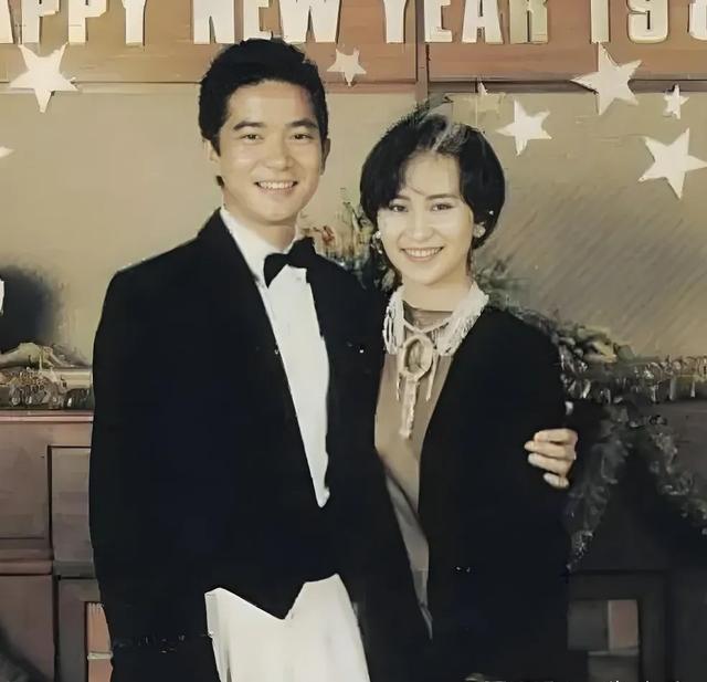 赌王家的未解之谜!一个四处留情的爹,怎么会生出三个大情种?