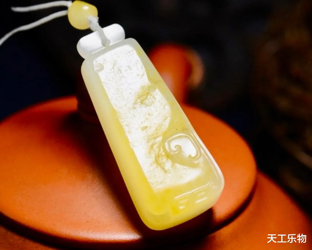 不过是白板一块？为什么和田玉无事牌会这么贵？