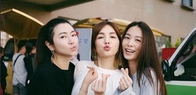 SHE日本被偶遇,任家萱身材臃肿,网友怀疑田馥甄怀孕七八个月