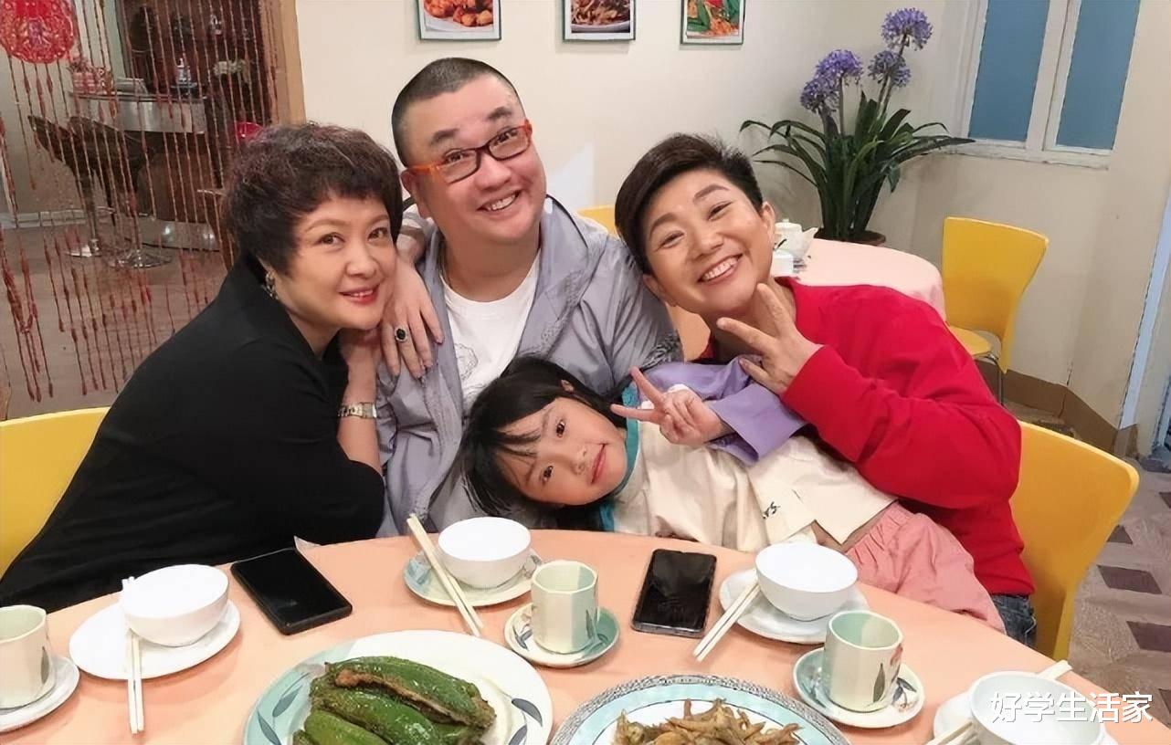 广州演员陈坚雄去世两年,妻子黄敏做网红养家,网友纷纷劝她再婚