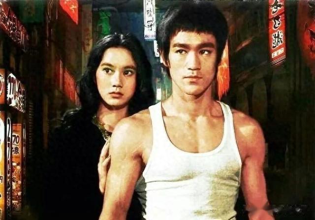 李小龙80岁妻子近照曝光,曾与徒弟结婚,女儿李香凝还生了个孙女