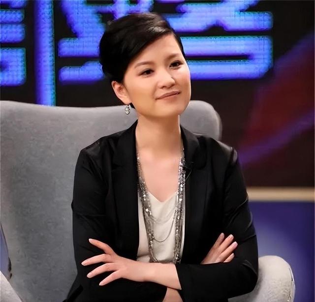 她曾是东方卫视一姐,嫁给海归老公生下龙凤胎如今46岁却跌下神坛