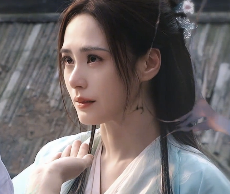 看了44岁阿娇的演唱会生图，真没有容貌焦虑了