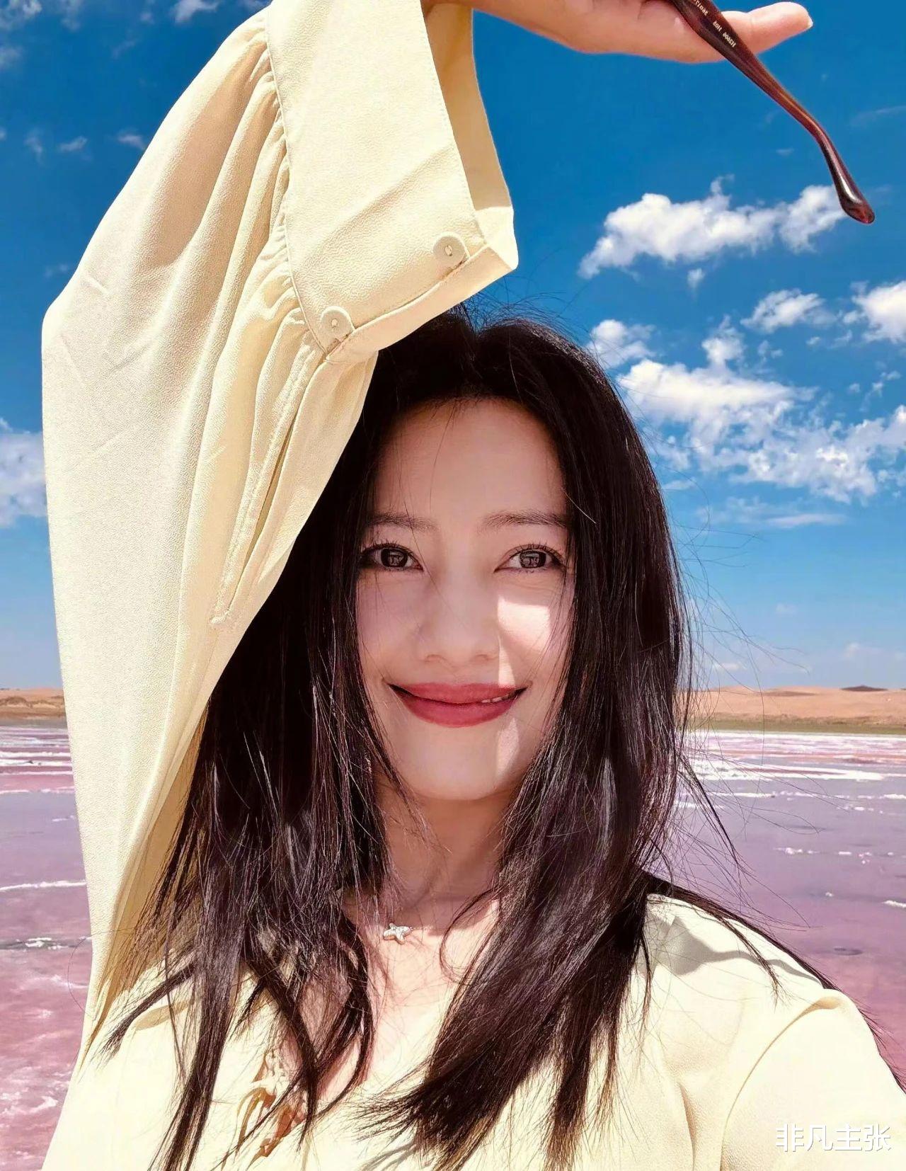 高圆圆乌兰之旅再次登榜！眼神一如既往的温柔坚韧