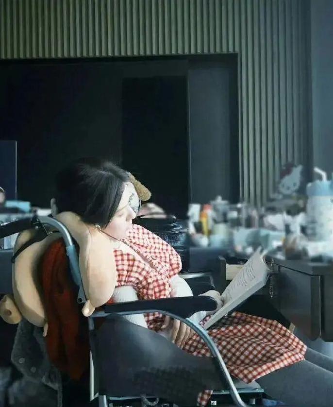 S妈连续发文,心理师分析她有精神问题,小S情况更糟?