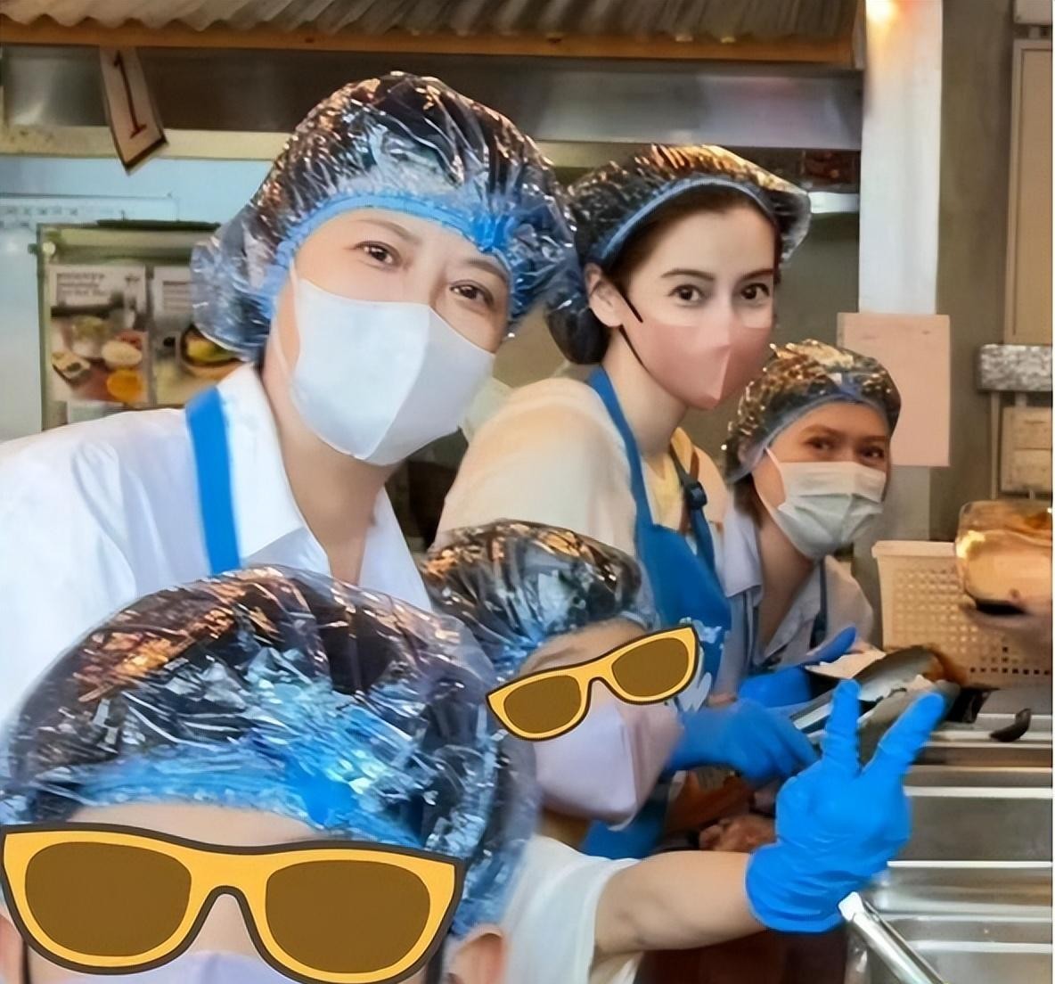 叶柯在上海外滩被偶遇,小腹凸起,没有美颜的镜头很普通