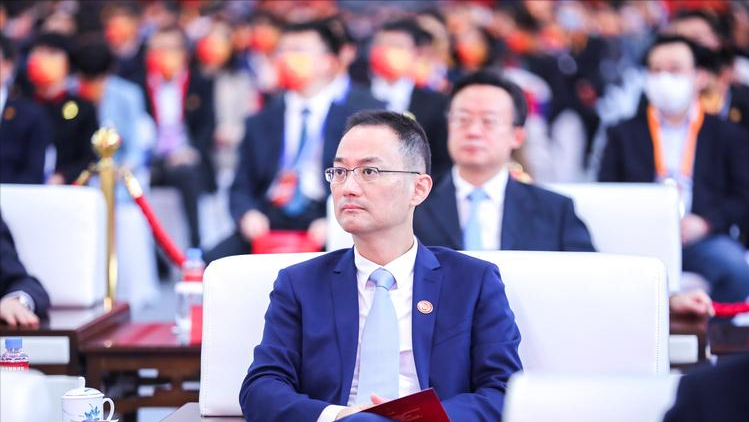 同居12年未果,徐威转身娶小20岁张怡宁,袁立3婚至今未生子!