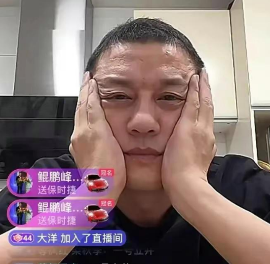 53岁李亚鹏直播中痛哭!债务缠身无法脱身,普通人千万别学做生意