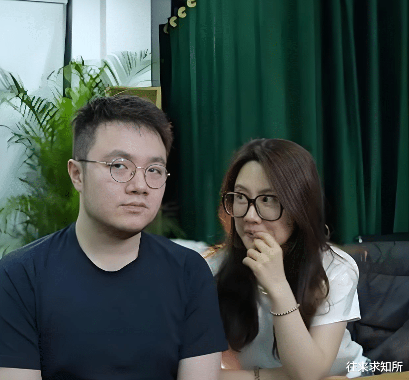 北京美女王博谷：嫁小7岁演员巴图，婚后生两子，风光背后是辛酸