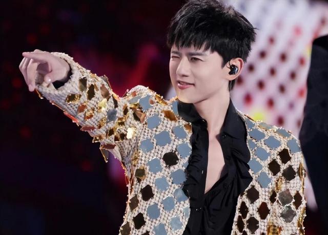 三个女儿轮流住院,张杰马来西亚突发病症,谢娜接连发文好可怜!