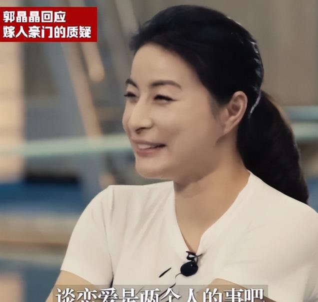 霍家现身南沙,郭晶晶走在霍震霆身后,霍启刚和霍启山让出C位