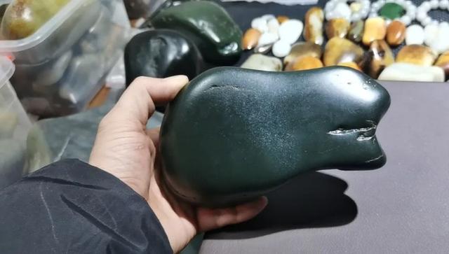 龍年看龍，馬年看馬！這是和田玉很善變！