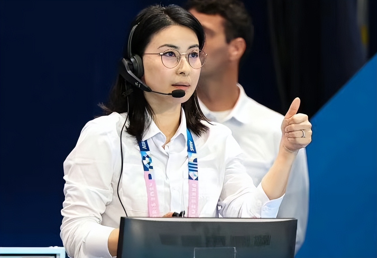 巴黎奥运会，42岁郭晶晶用“又矮又土”的身材，给白幼瘦女星上了一课