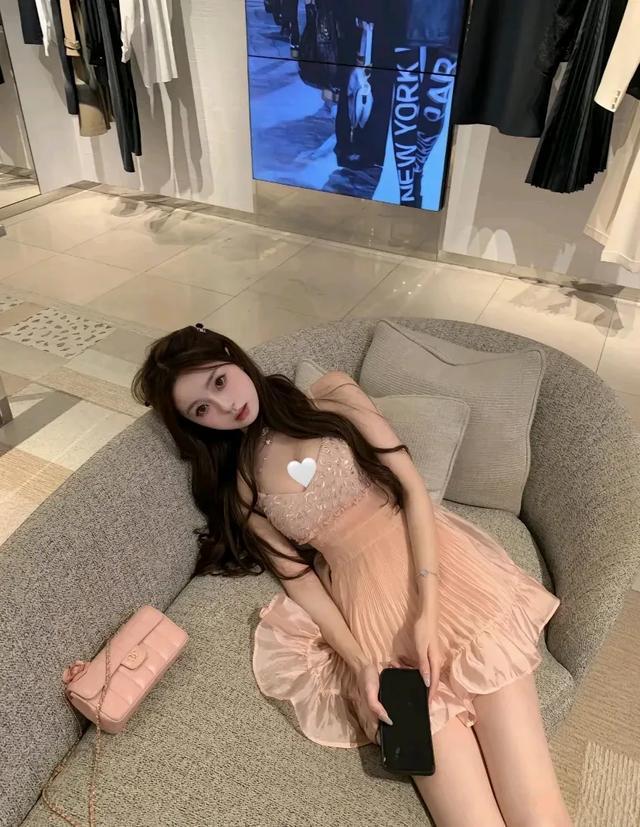 王思聪戴2300万手表证明自己不穷,4个女生靠他流量赚钱