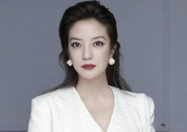 好牌打烂!如今再看赵薇现状,才终于明白范冰冰当年那句话含金量